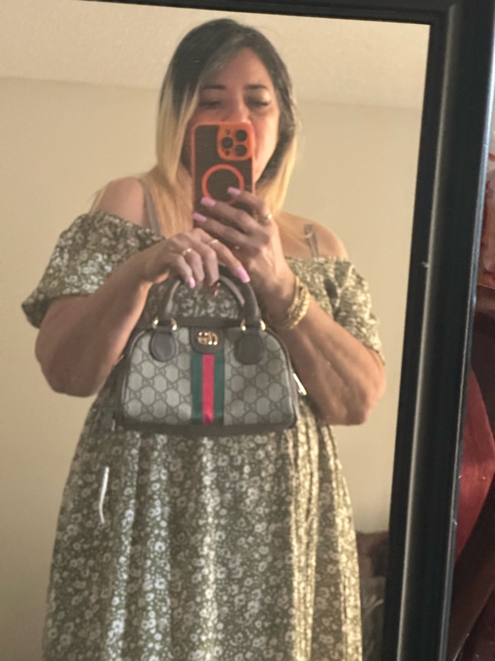 Beautiful bag crossbody NOT AUTHENTIC - Picture 12 of 12